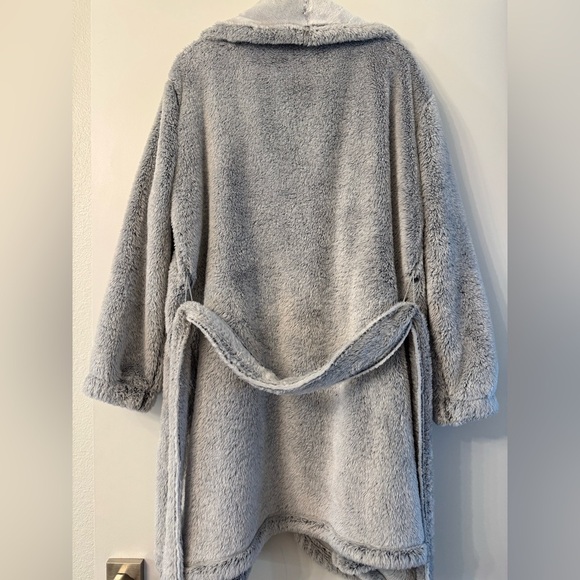 Aerie Fuzzy Sherpa Robe - Picture 4 of 8